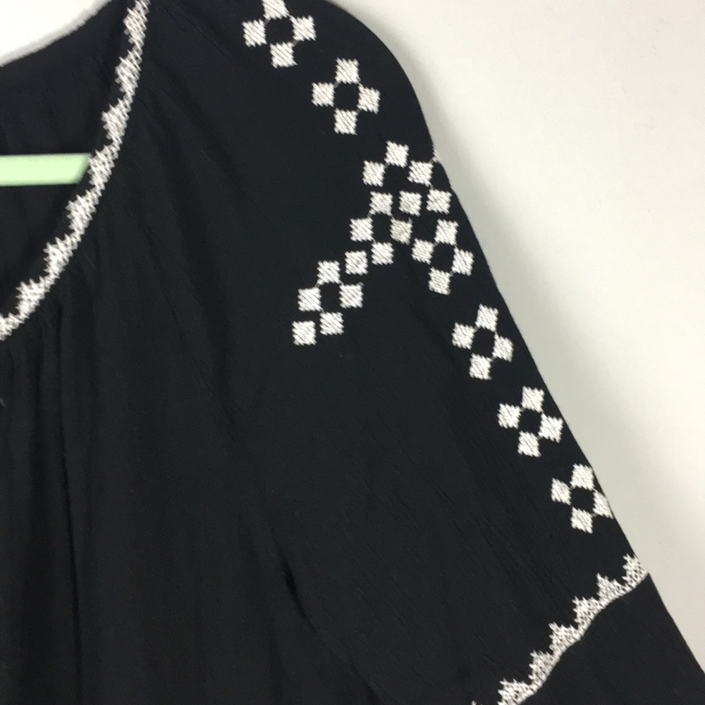 BEACHLUNCHLOUNGE • Black tassel boho blouse SMALL - Picture 7 of 7